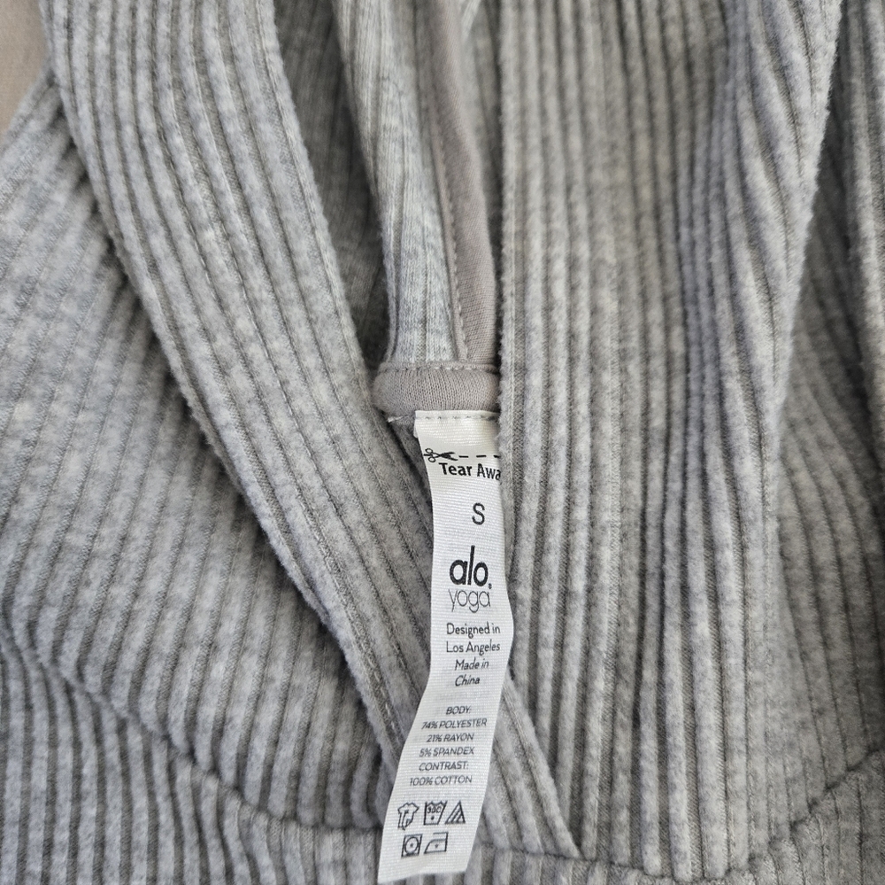 Alo Ribbed Cropped Hoodie - Picture 4 of 6
